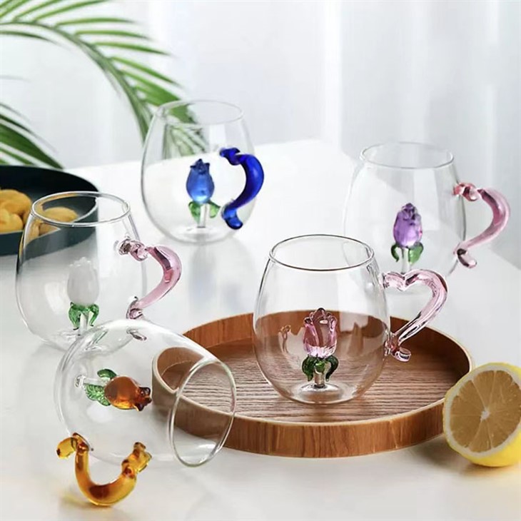 Forma di fiore tridimensionale creativa nella tazza