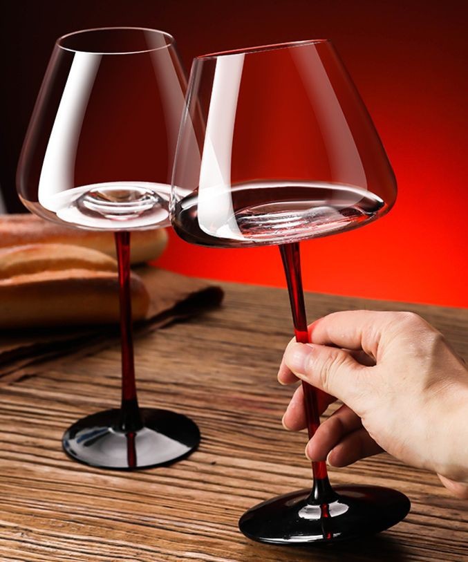 Bicchiere da vino in vetro